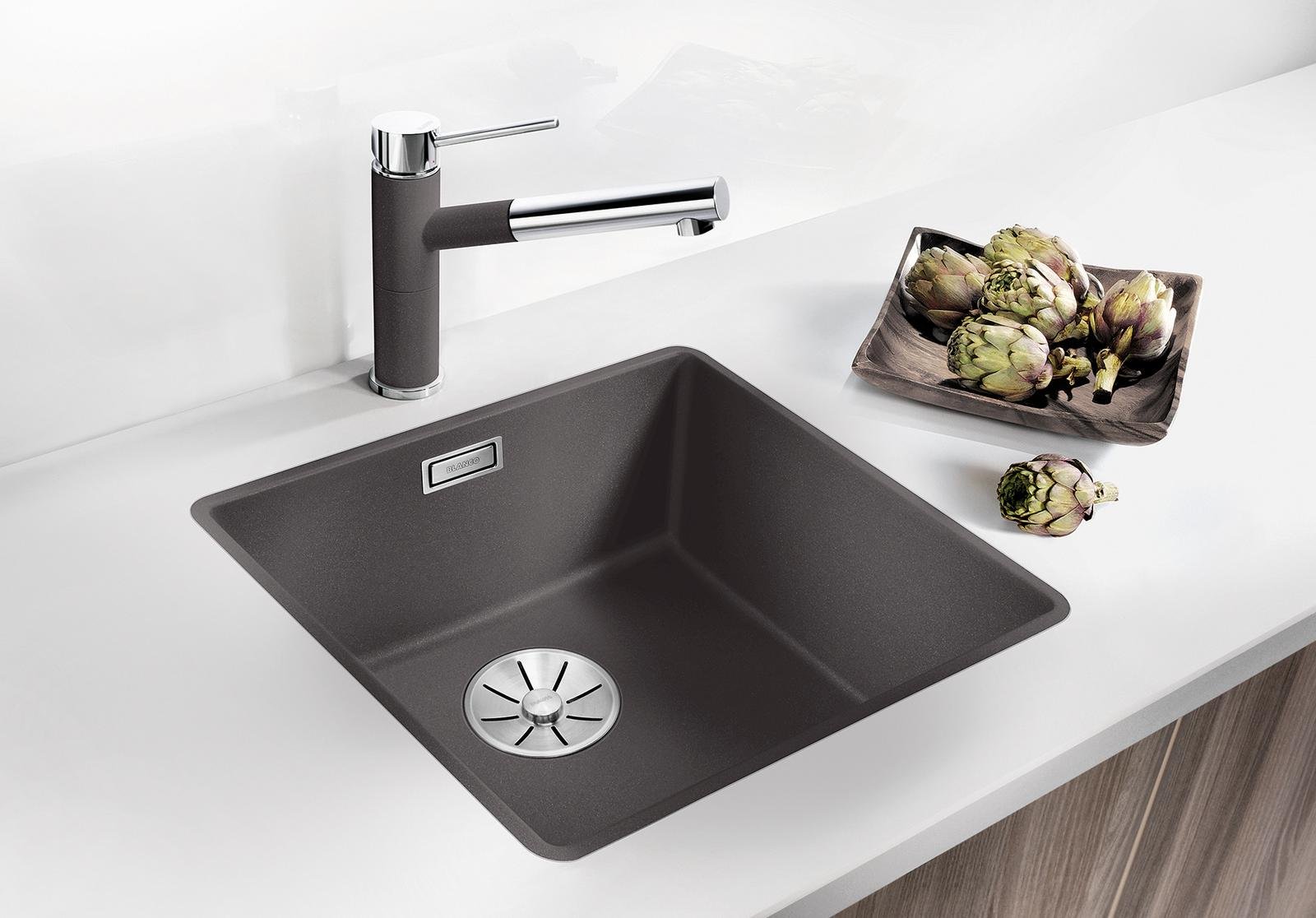 Смеситель кухонный с выдвижной лейкой Blanco Alta-S Compact 526161 черный